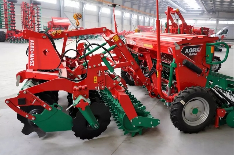 AT - kratka tanjurača sa hidroliftom